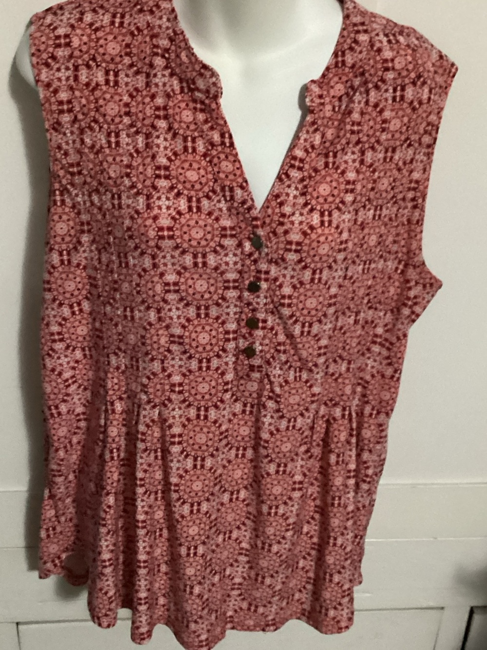 Westport Sleeveless Red Patterned top Size XL